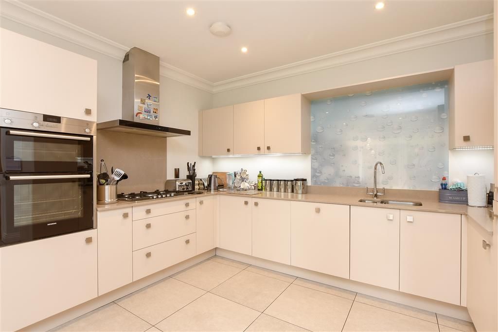 Property photo 3 of 22 Kitchen/Dining Area