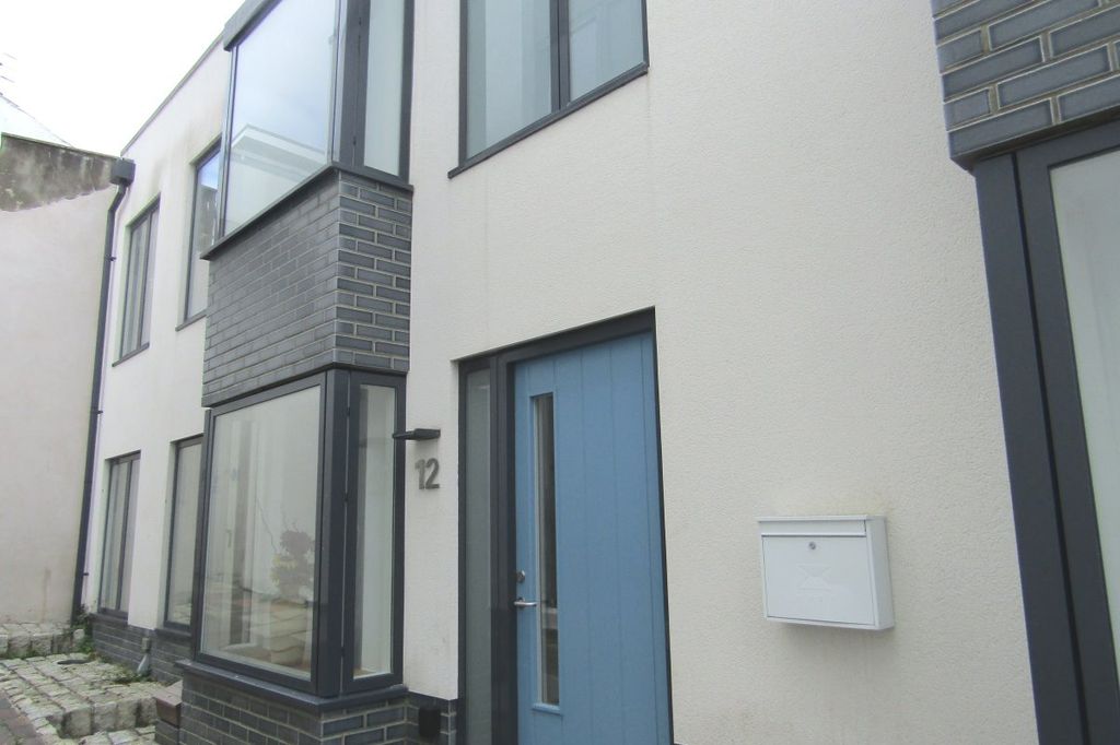 Property photo 1 of 12