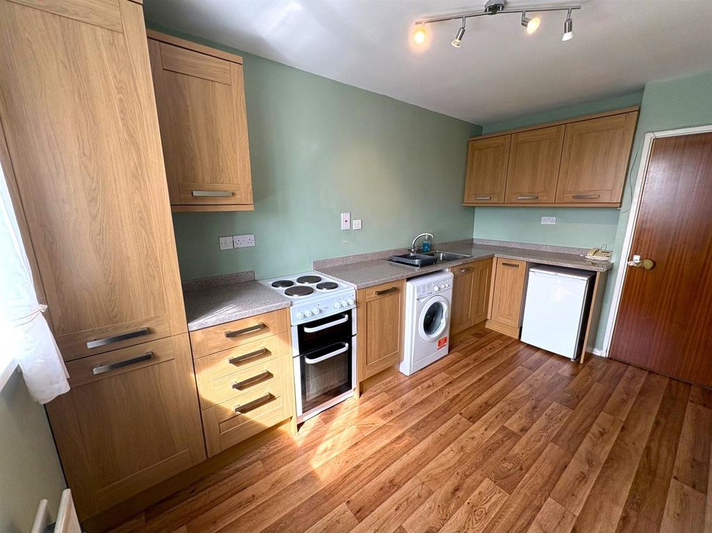 Property photo 2 of 14 Kitchen