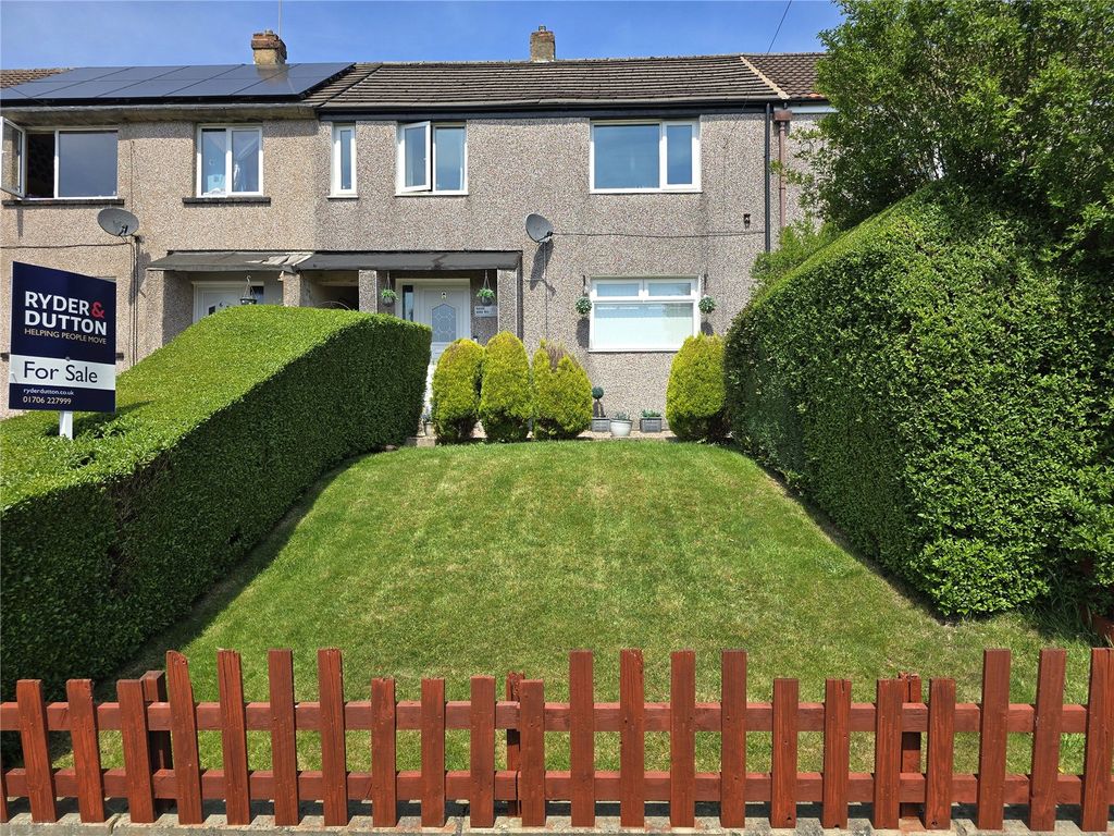 Property photo 1 of 19 Front Lawn Garden