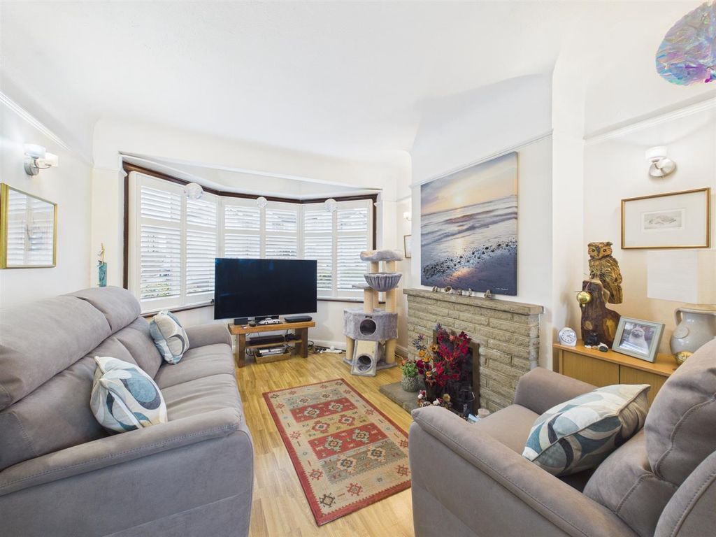 Property photo 2 of 11 Cam05080G0-Pr0293-Still012.Jpg