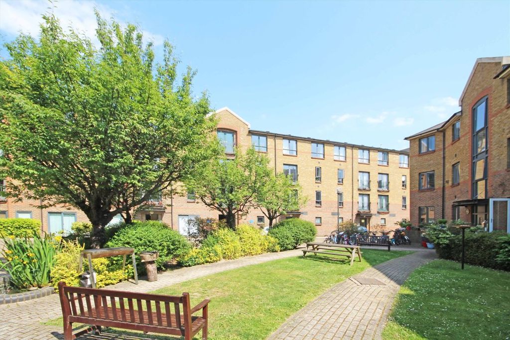 Property photo 1 of 5