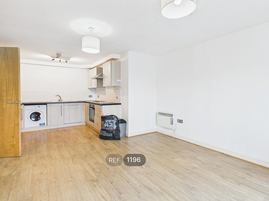 Property photo 3 of 19 Kitchen / Living Area