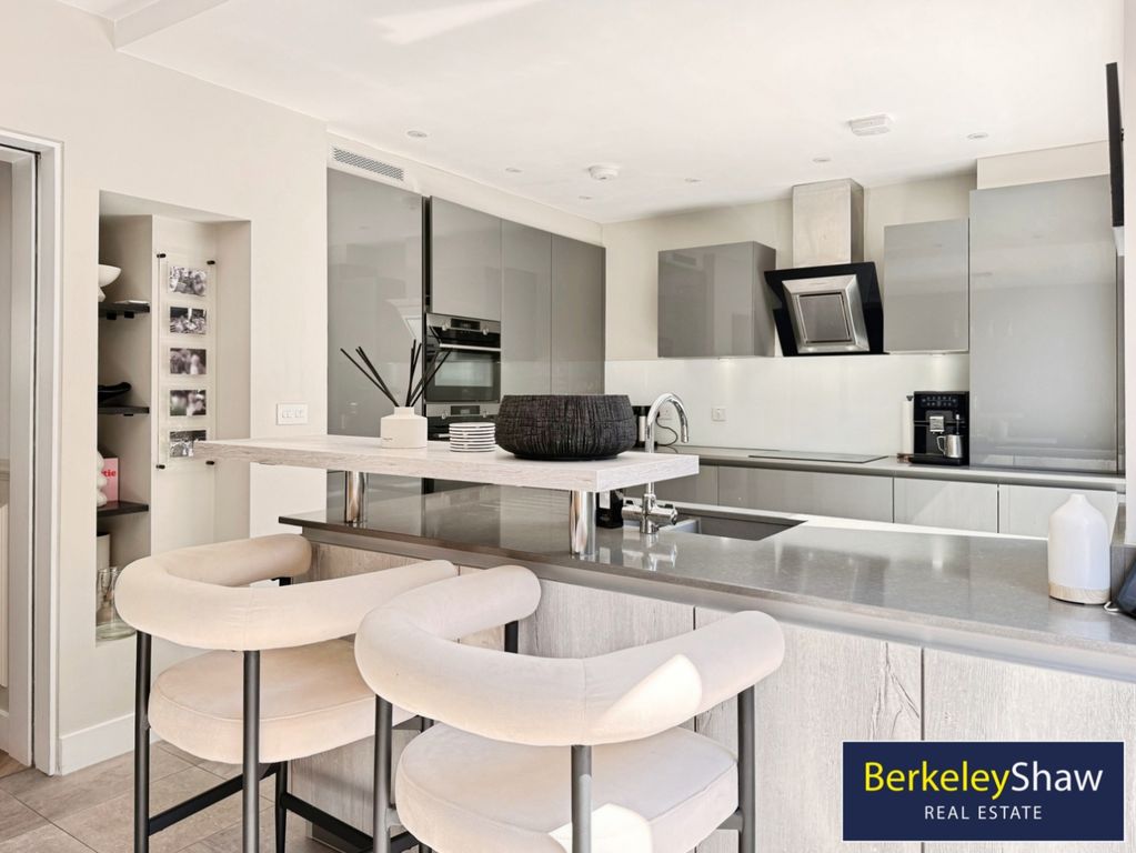 Property photo 2 of 35 Kitchen/Dining