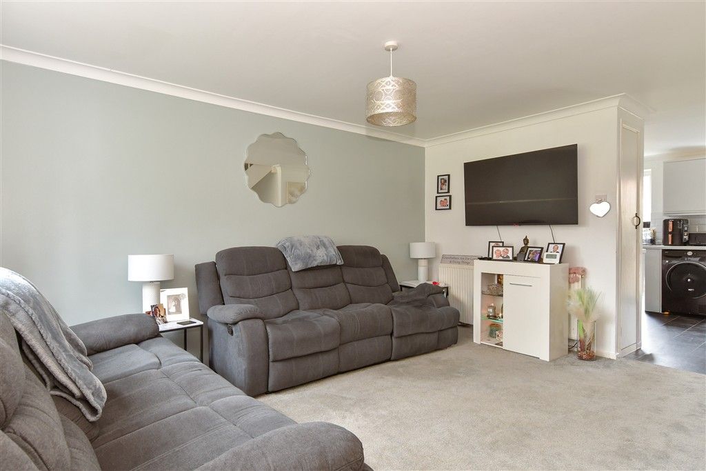 Property photo 3 of 10 Lounge