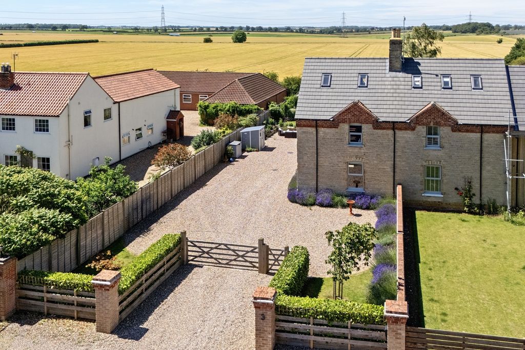 Property photo 1 of 32 1-6A357812B7704-1480014-8-6A355433A027B-Arw-1