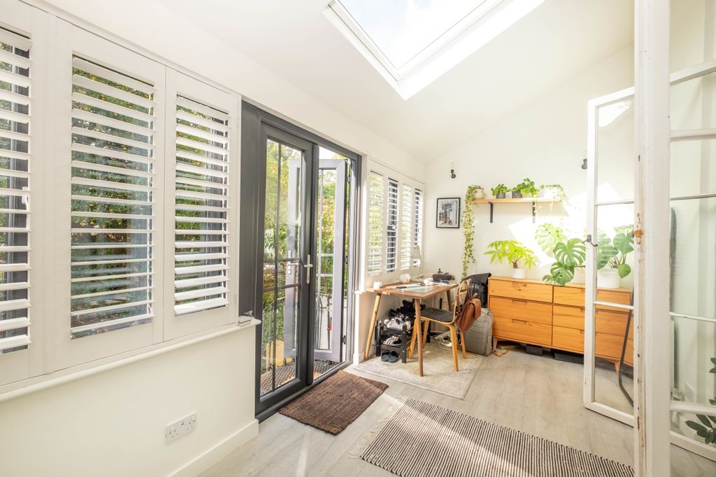 Property photo 3 of 14 Uxbridge-Road-001...