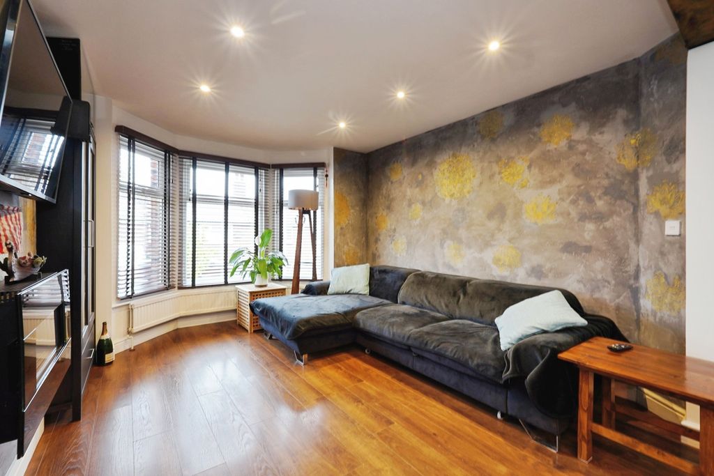 Property photo 3 of 18 Pbox-Img.Jpg