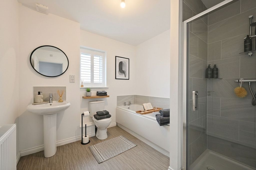 Property photo 1 of 33 Family Bathroom