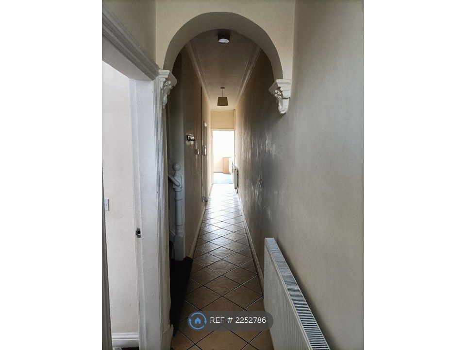 Property photo 2 of 14 Long Corridor