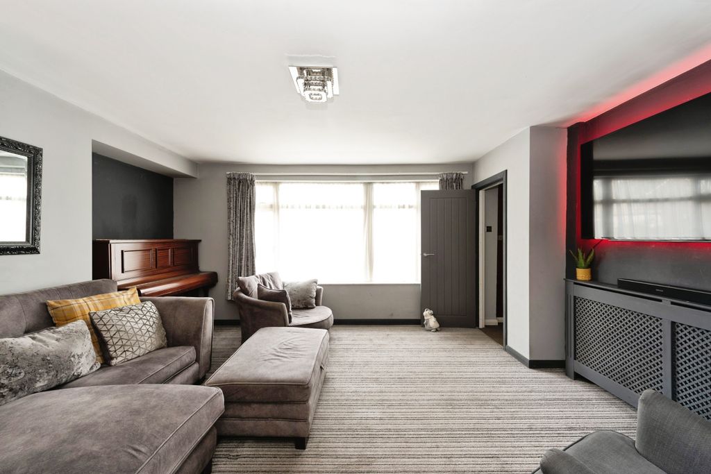 Property photo 3 of 20 Muncaster9Of33