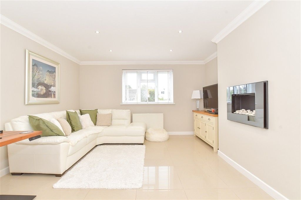 Property photo 2 of 20 Lounge