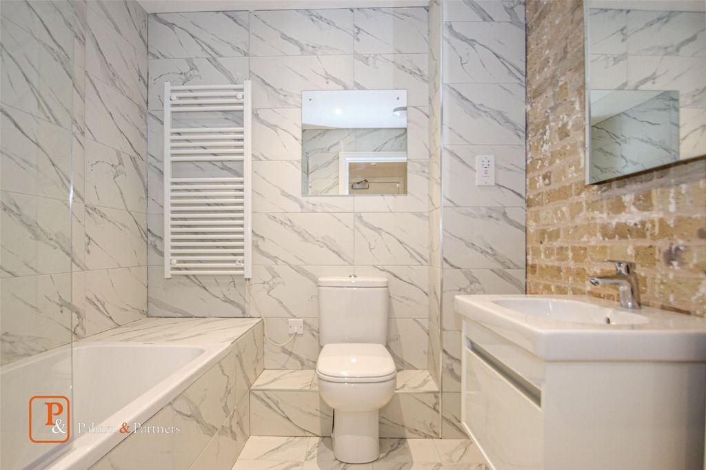 Property photo 2 of 6 Bathroom