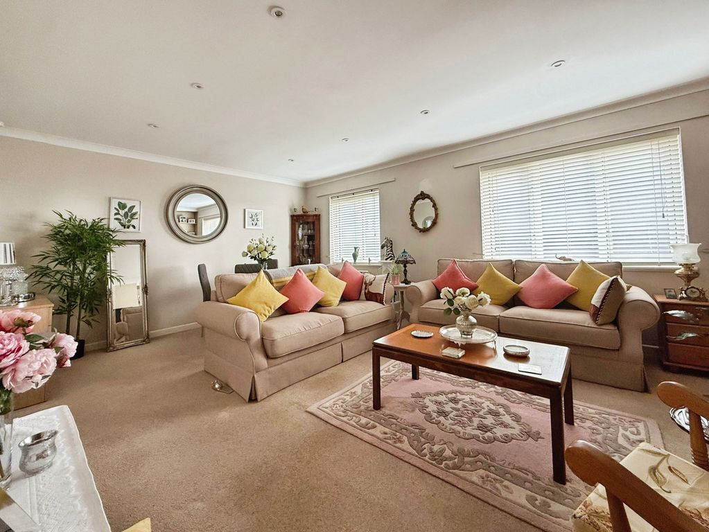 Property photo 1 of 10 Lounge/Diner