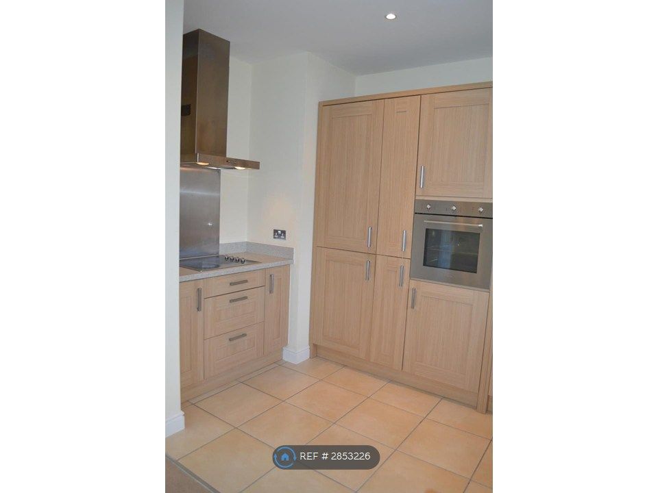 Property photo 3 of 10 Kitchen