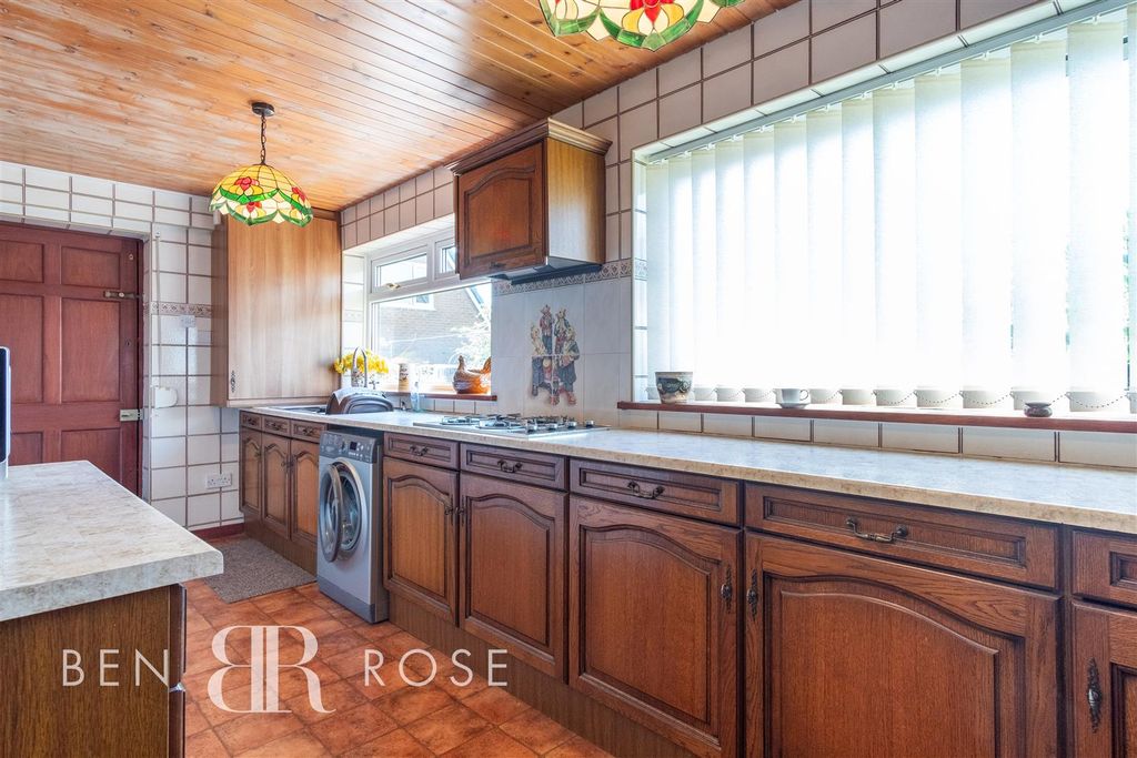 Property photo 3 of 23 Kitchen