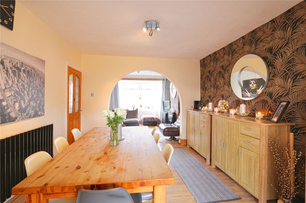 Property photo 1 of 17 Dining Room