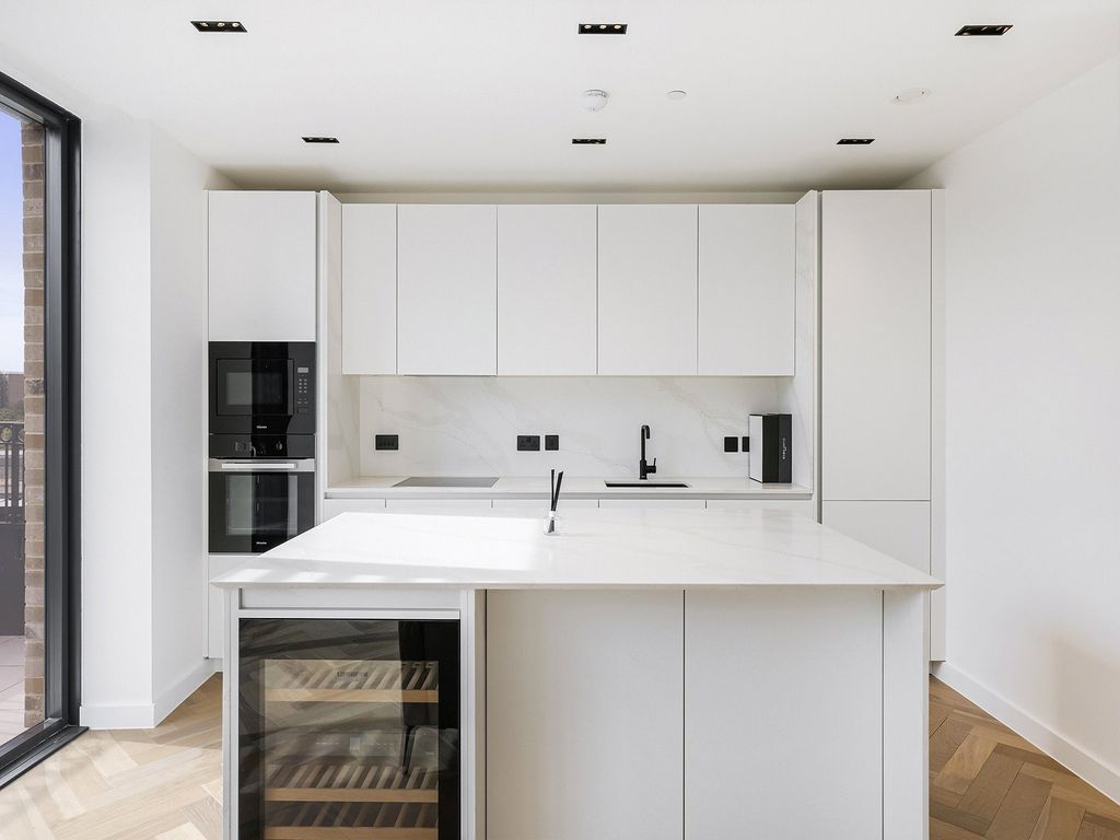Property photo 2 of 23 Cluny Mews