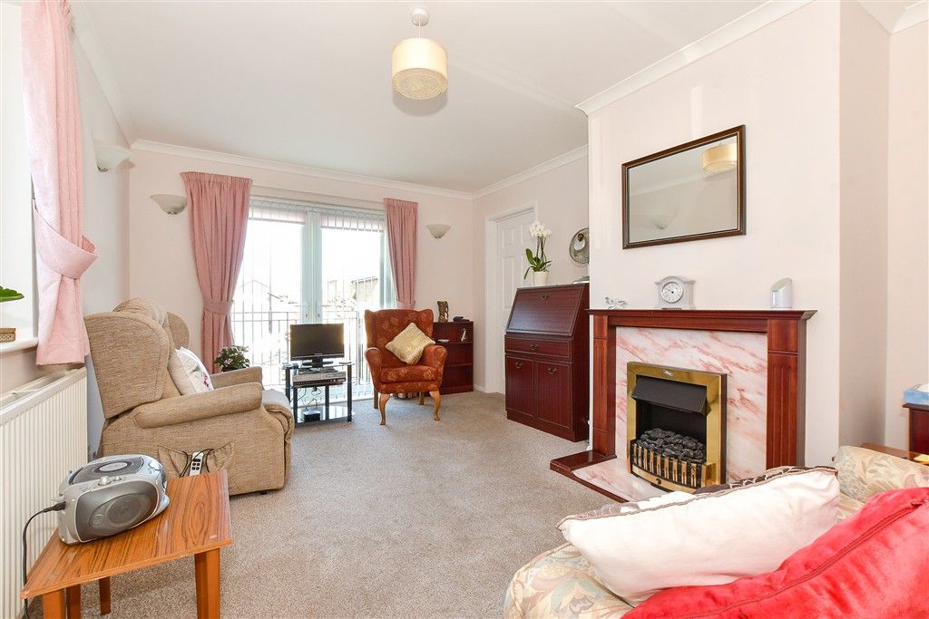 Property photo 2 of 12 Lounge