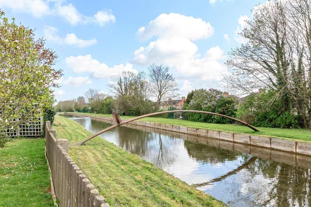 Property photo 3 of 11