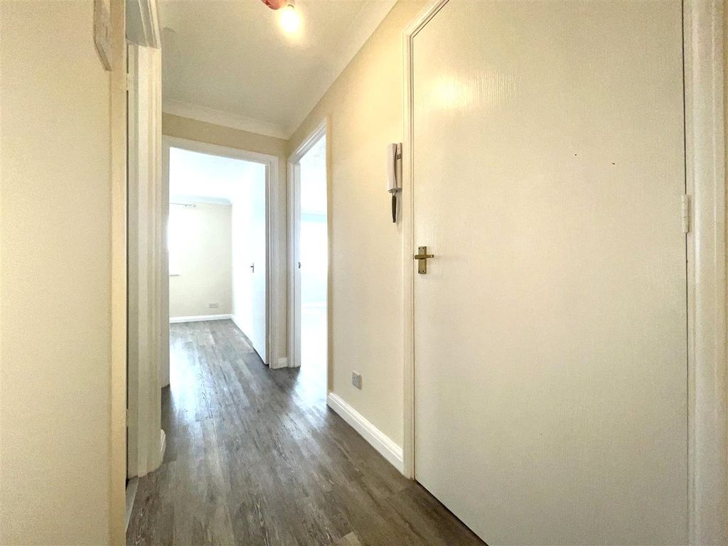 Property photo 3 of 9 Hallway