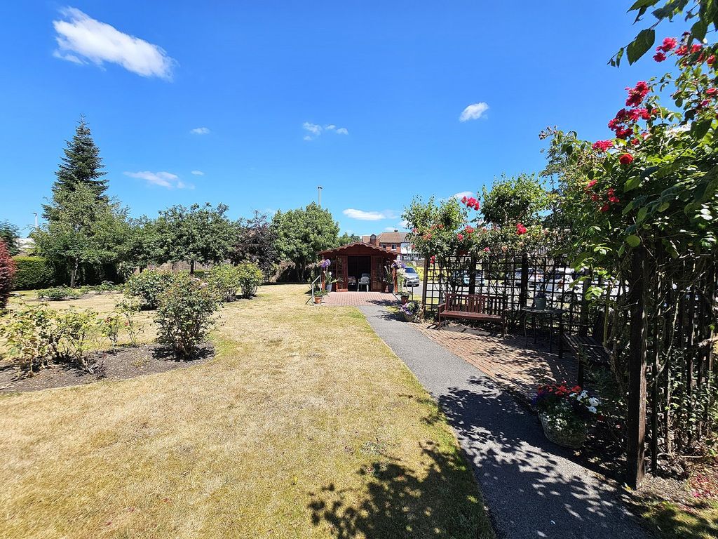 Property photo 2 of 21