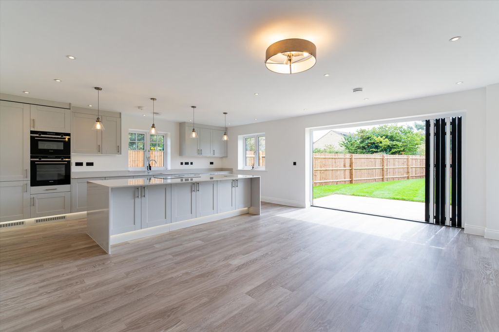 Property photo 3 of 21 Image