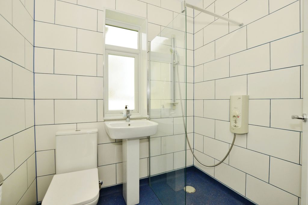 Property photo 2 of 31