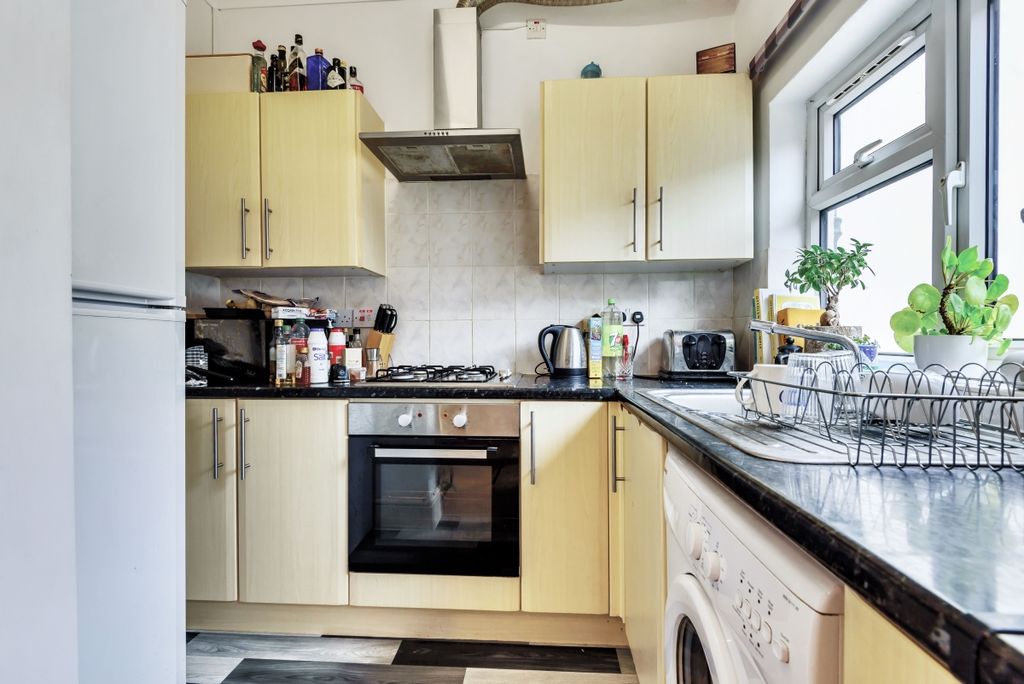 Property photo 3 of 7 893042 (2)