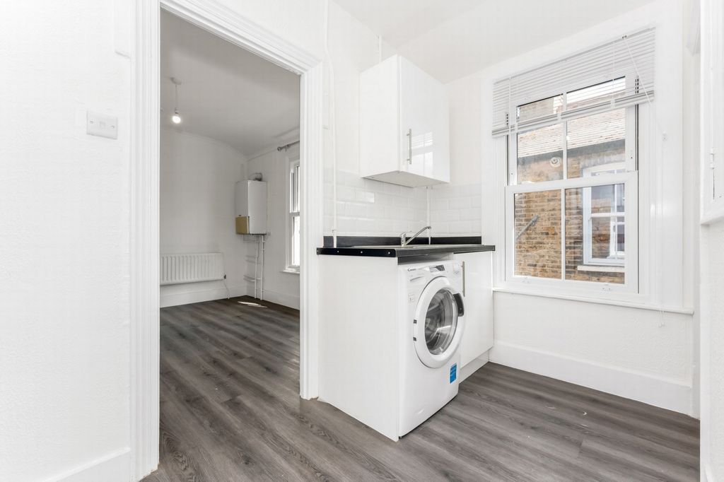 Property photo 3 of 16 Photo 10