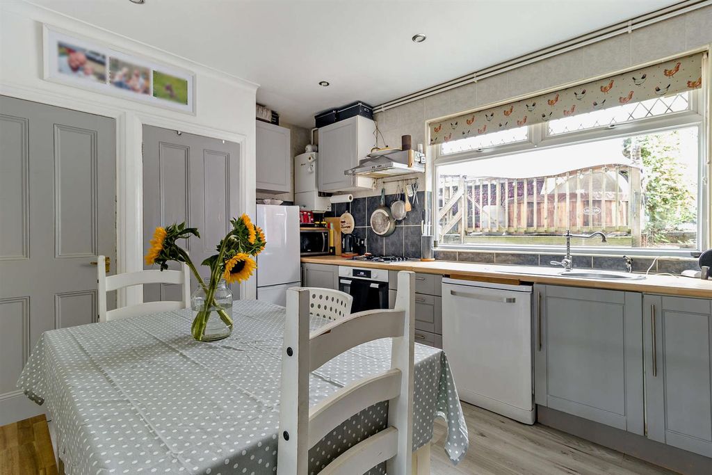 Property photo 3 of 11 8659532-Interior11-800.Jpg