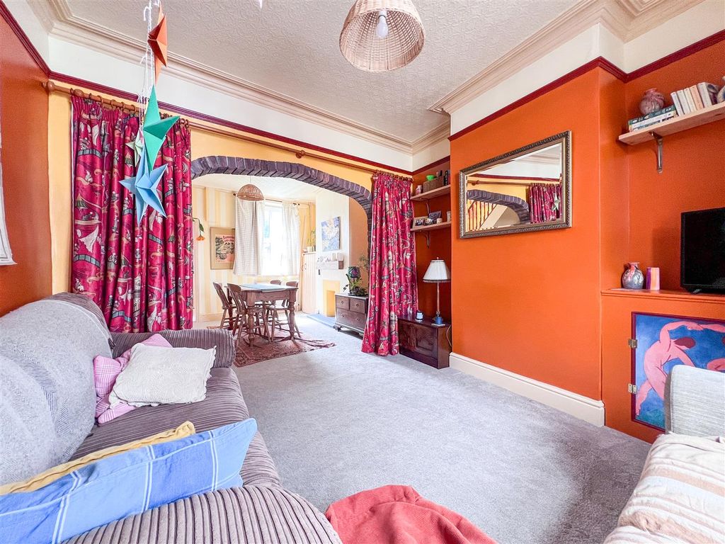 Property photo 3 of 17 Sitting Room