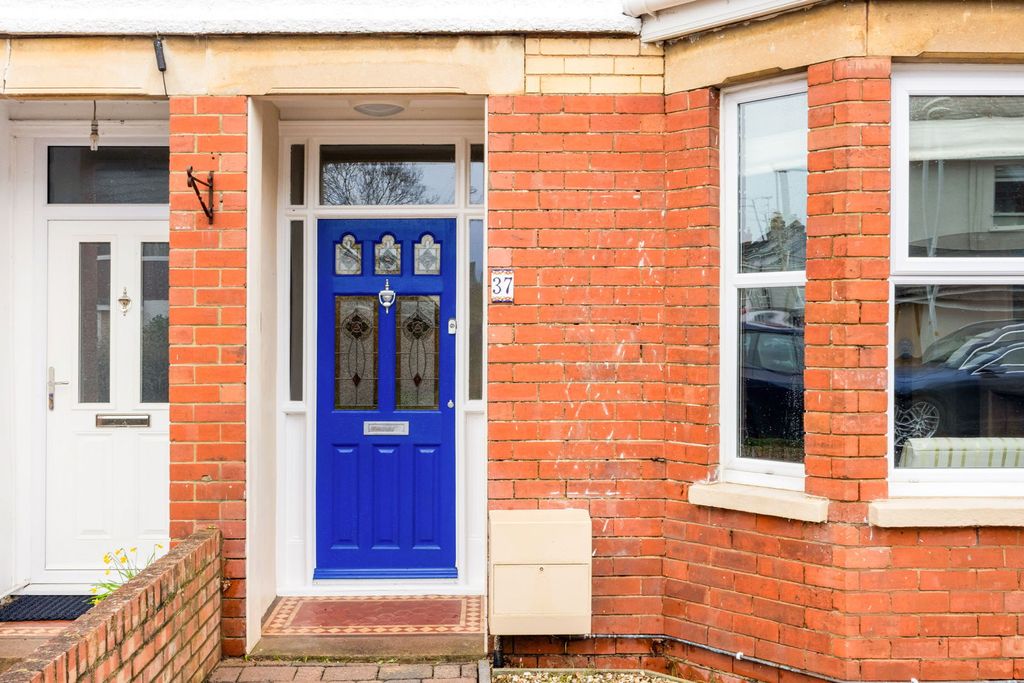 Property photo 2 of 20