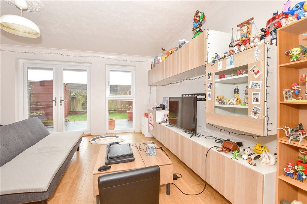 Property photo 2 of 8 Lounge