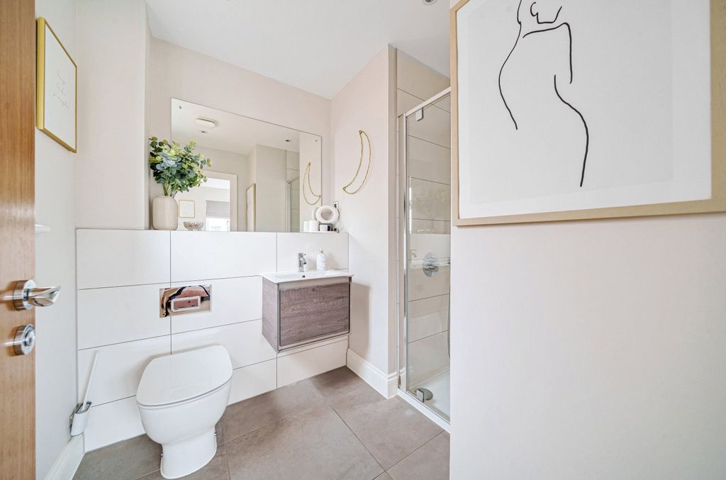 Additional image 10 of 5 bed detached house to rentPembers Farm Avenue, Fair Oak, Eastleigh, Hampshire SO50