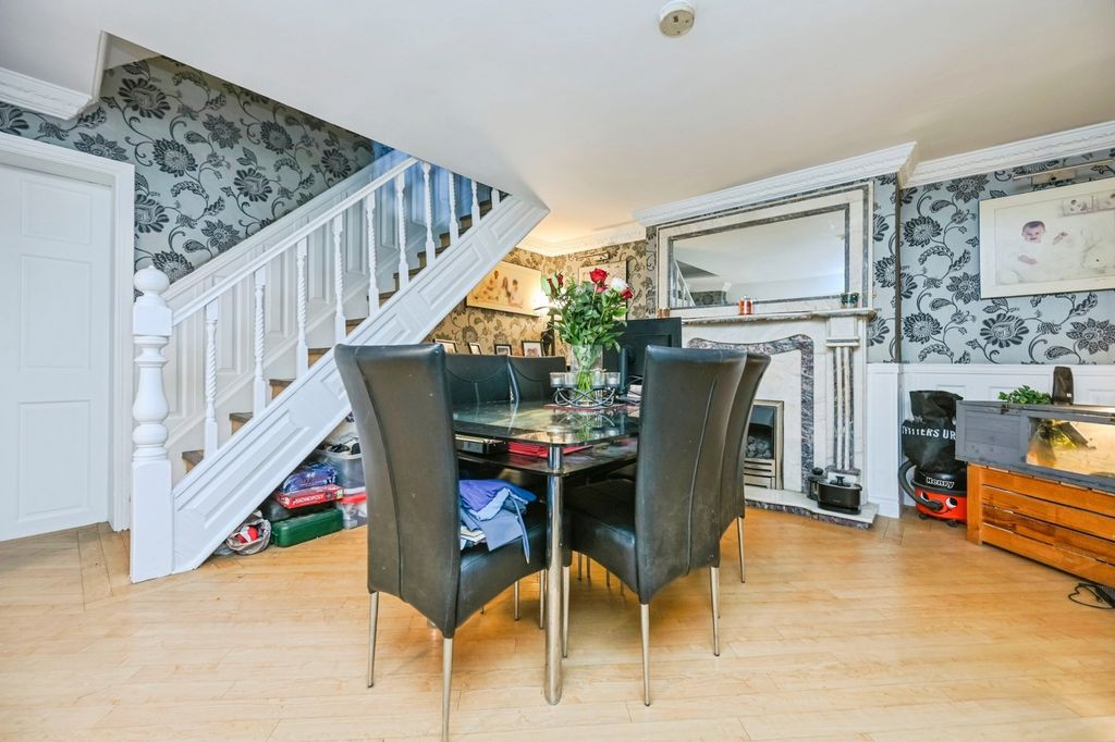 Property photo 3 of 13 Pbox-Img.Jpg