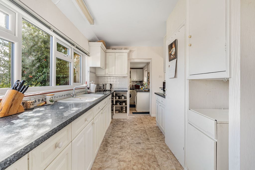 Property photo 3 of 16 Kitchen