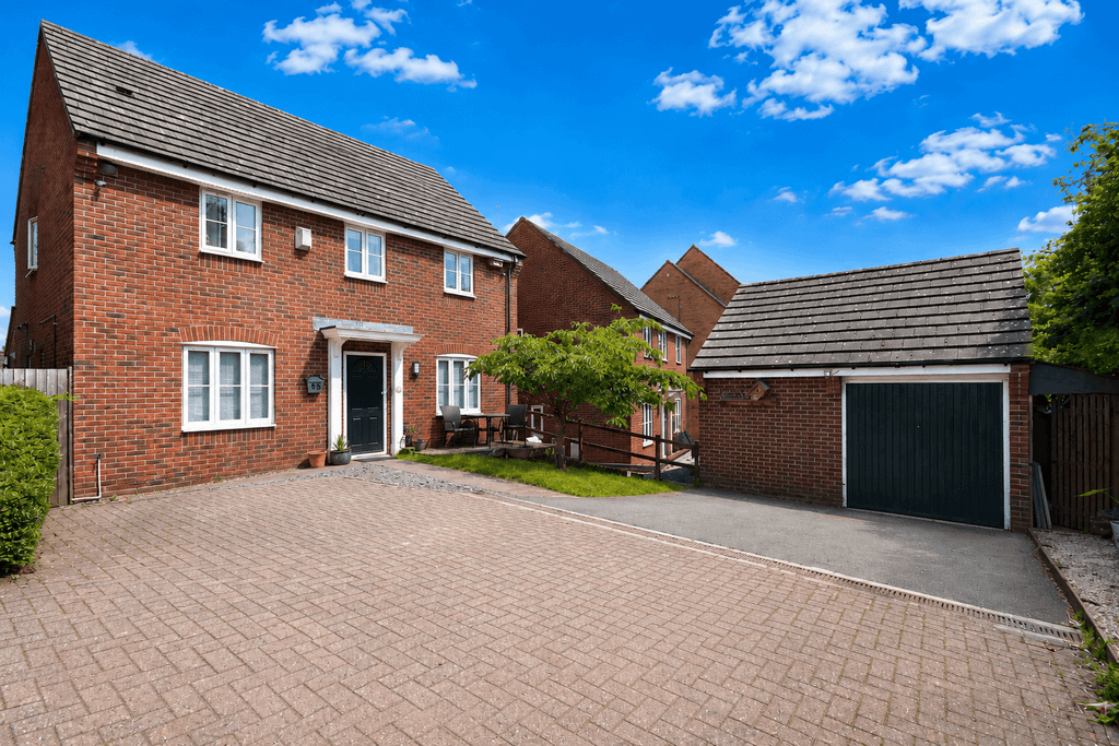 Property photo 1 of 21 Spacious Four Bedroom Detached Property With Modern Kitchen/Breakfast Room