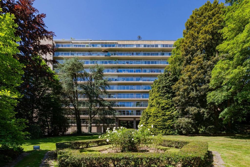 Property photo 2 of 27