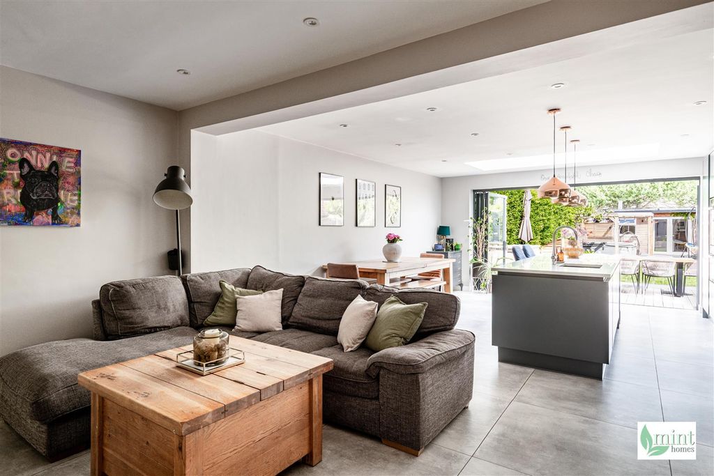 Property photo 3 of 25 Wordsworth Road - Watermark-21.Jpg
