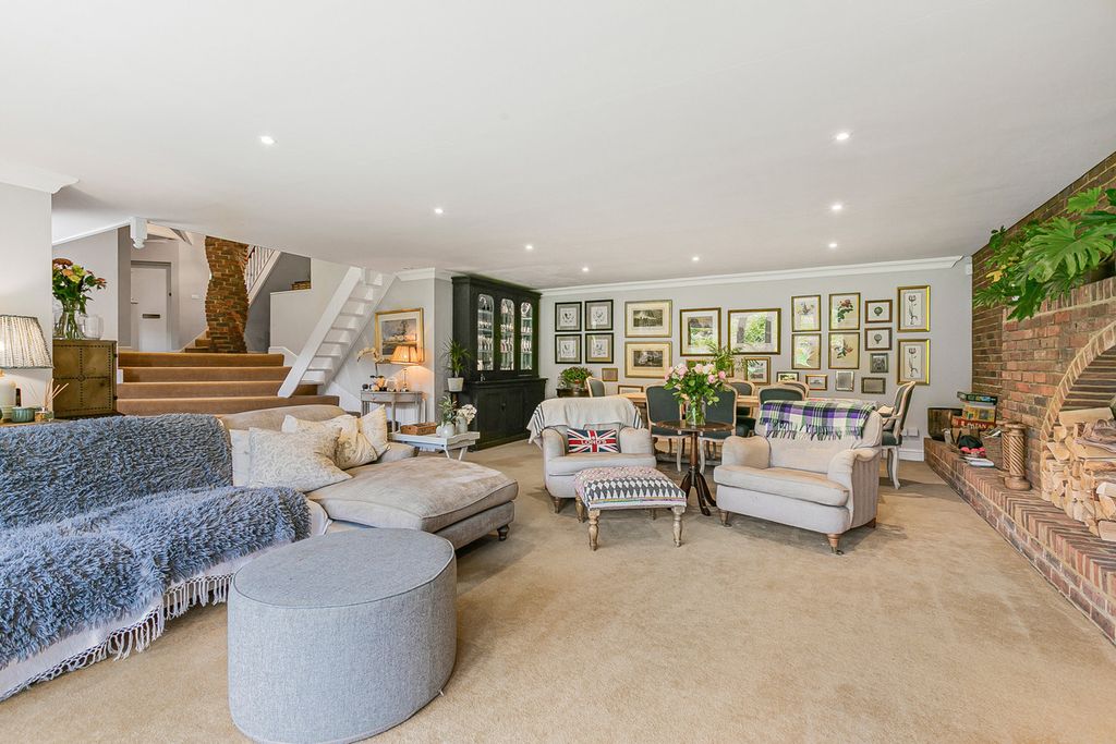 Property photo 2 of 43