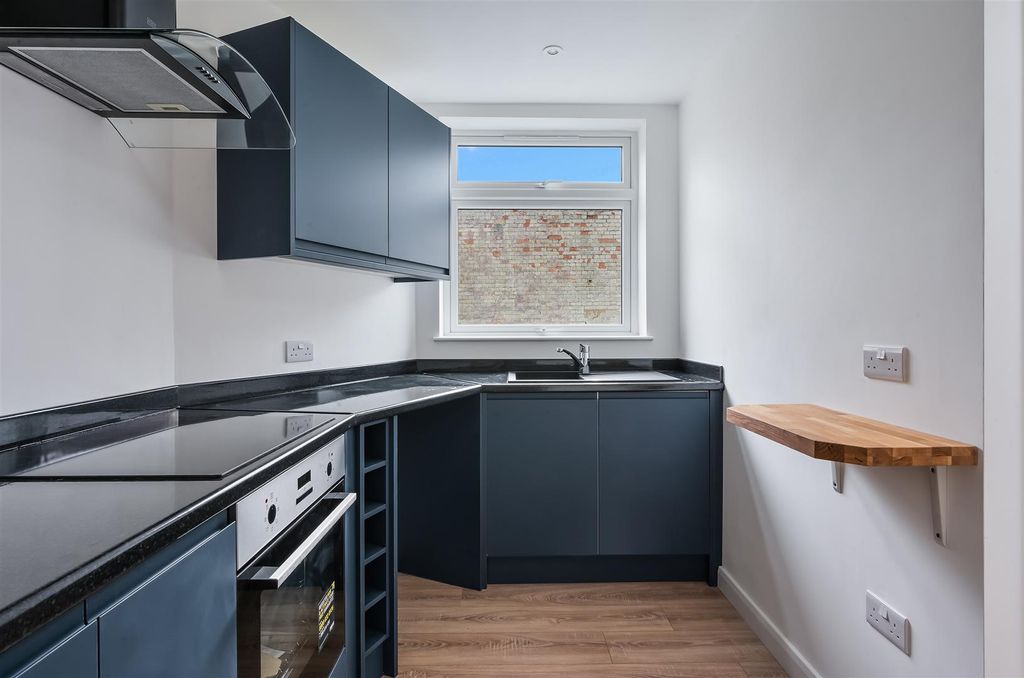 Property photo 2 of 16 Cross Road -  (7).Jpg