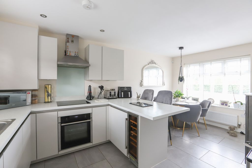 Property photo 3 of 19 Kitchen Diner