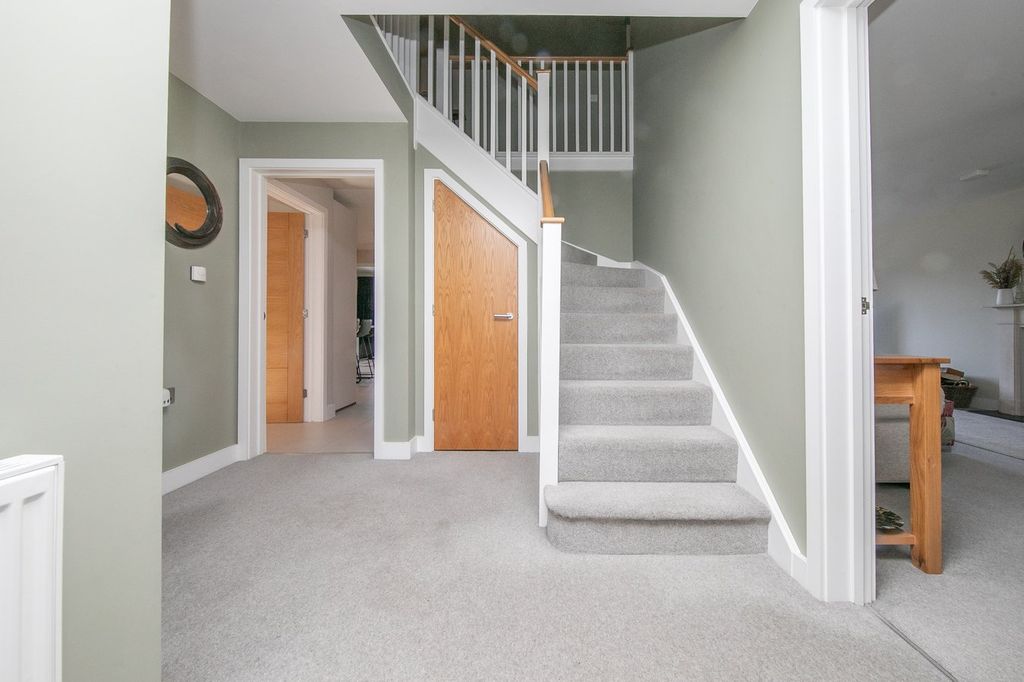 Property photo 3 of 31