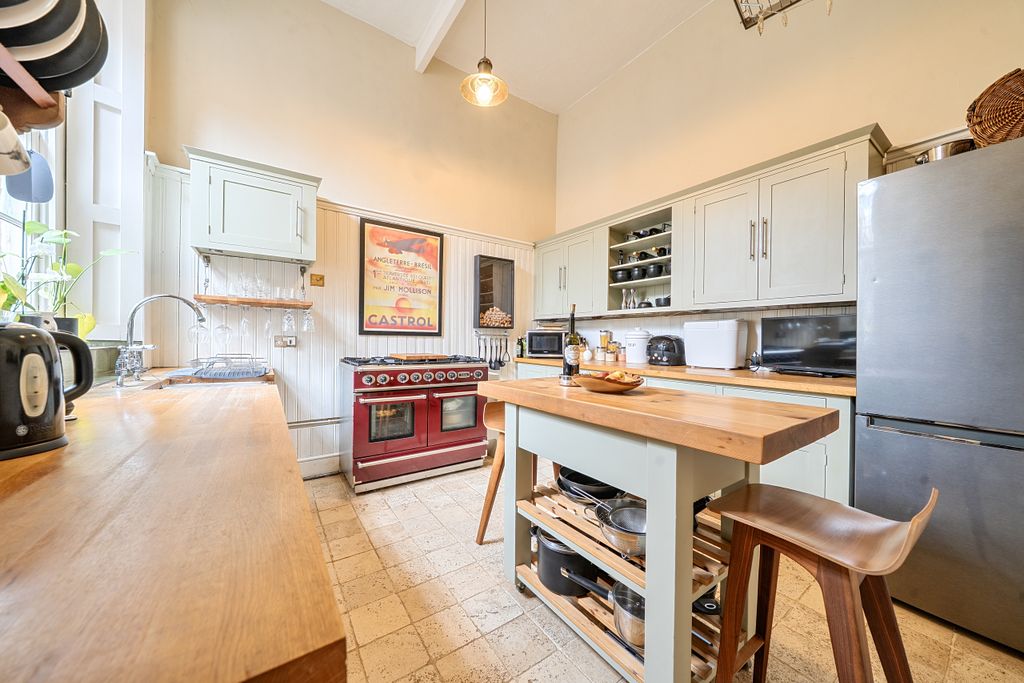 Property photo 3 of 24 Kitchen
