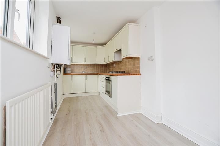 Property photo 3 of 8 Kitchen