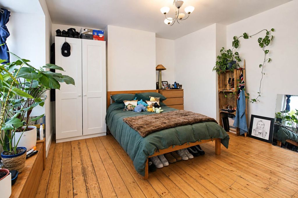 Property photo 3 of 21
