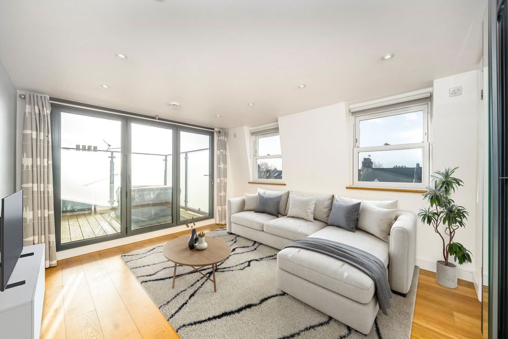 Property photo 3 of 7