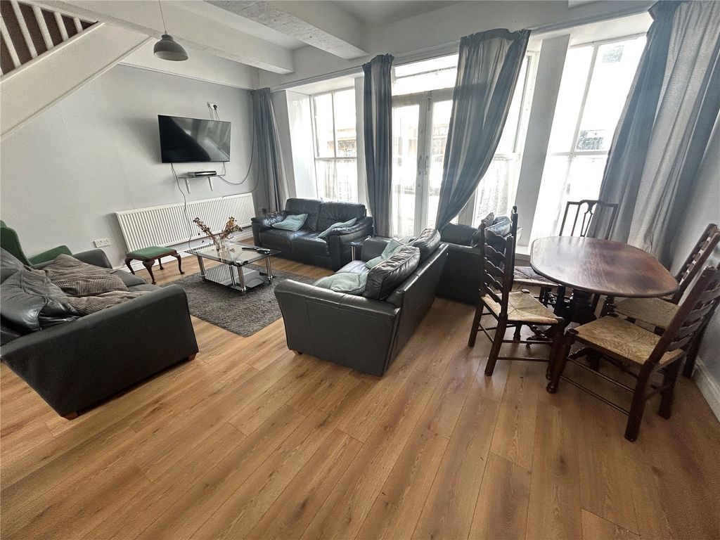 Property photo 3 of 19 Picture No. 01