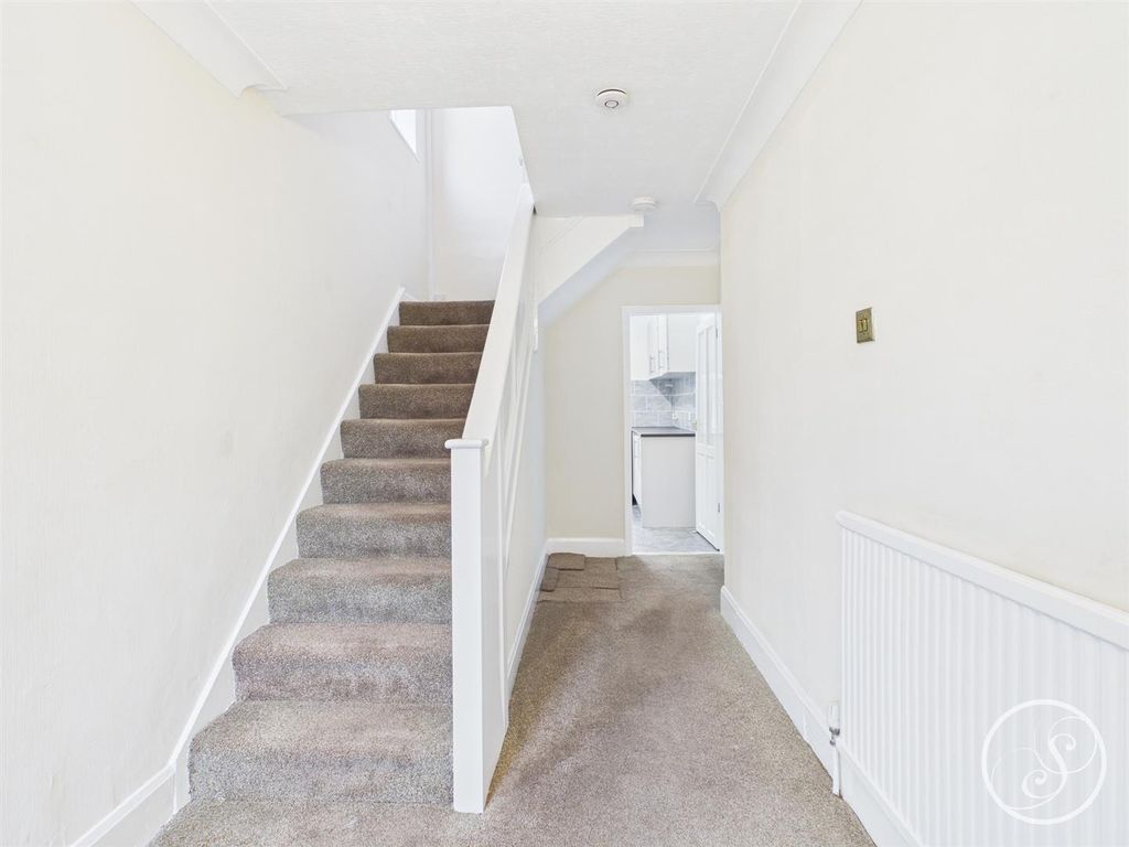 Property photo 2 of 16 Hallway